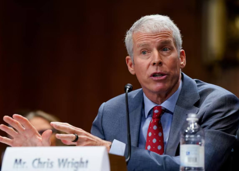 ڕۆژانە نزیکەی ١٣ ملیۆن بەرمیل بەتەنگەی هورمز دا دەگوازرێتەوە